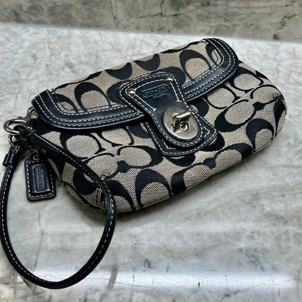 COACH Signature Bag - Picture 2 of 8